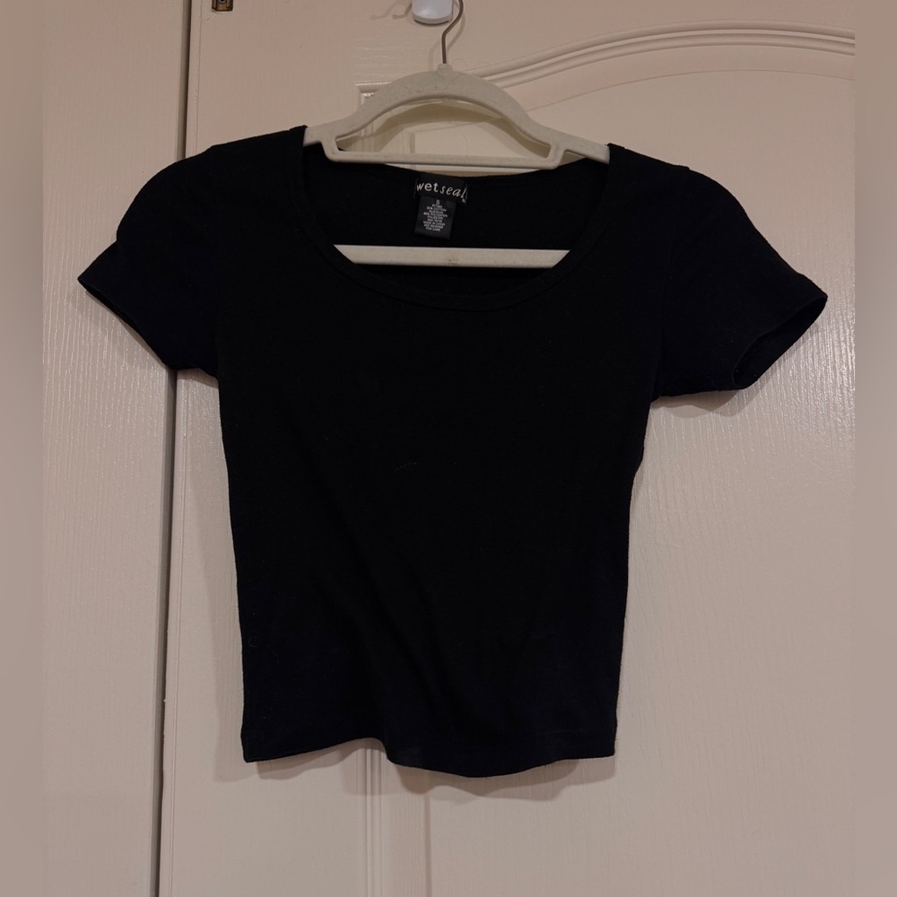 Wet Seal black scoop neck baby tee​